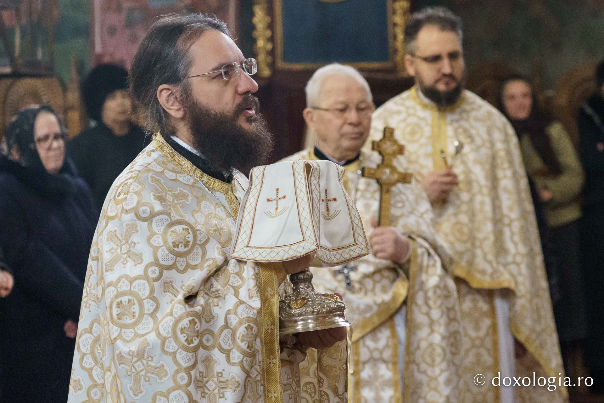 Preasfințitul Părinte Nichifor Botoșăneanul a slujit la Mănăstirea Bărboi, în Duminica Lăsatului sec de brânză