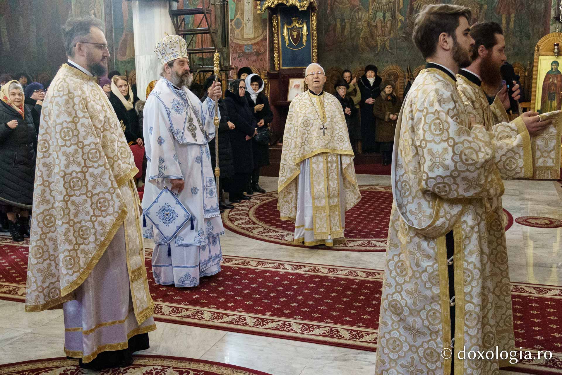 Preasfințitul Părinte Nichifor Botoșăneanul a slujit la Mănăstirea Bărboi, în Duminica Lăsatului sec de brânză