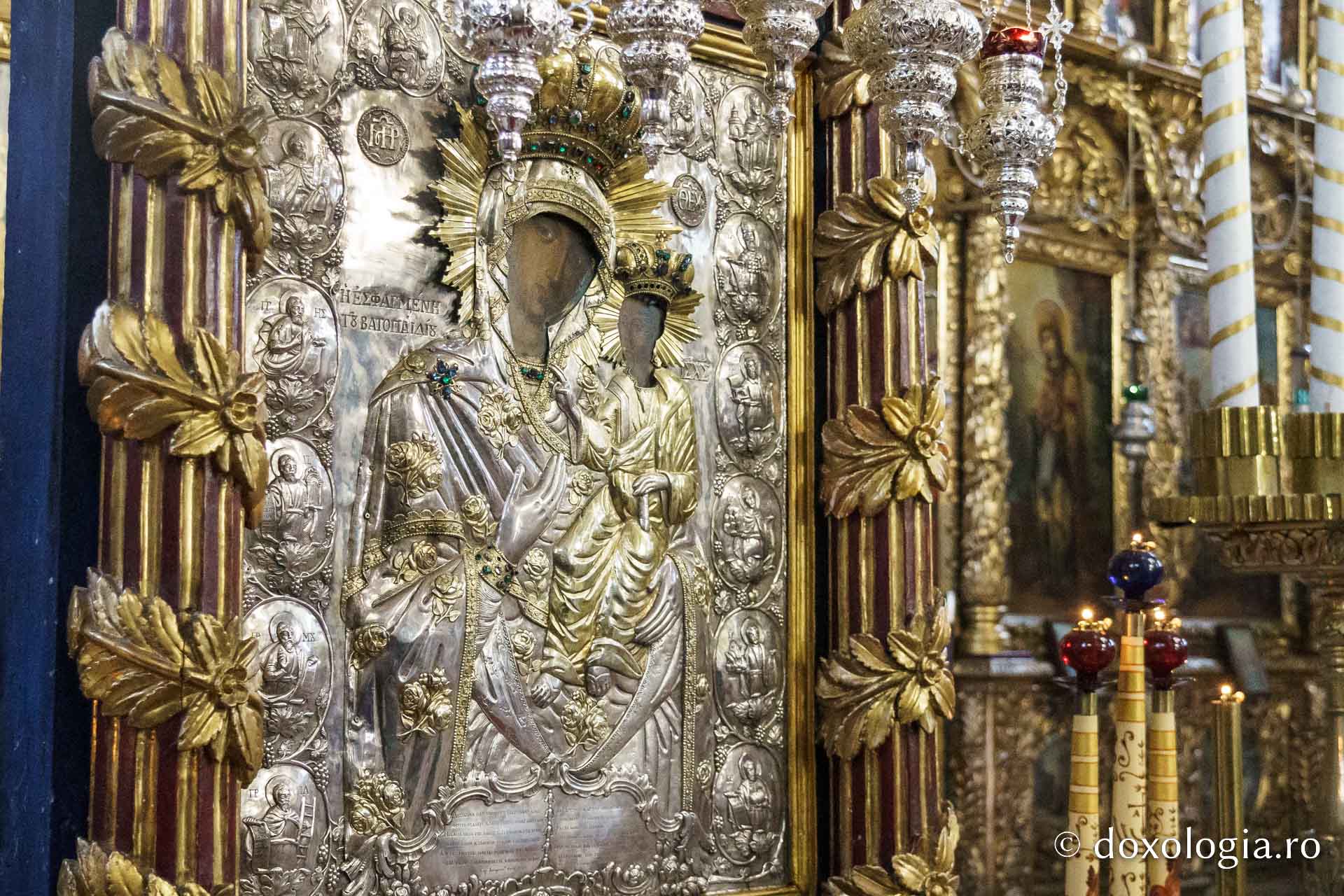 Preasfințitul Părinte Nichifor Botoșăneanul a slujit la Mănăstirea Bărboi, în Duminica Lăsatului sec de brânză