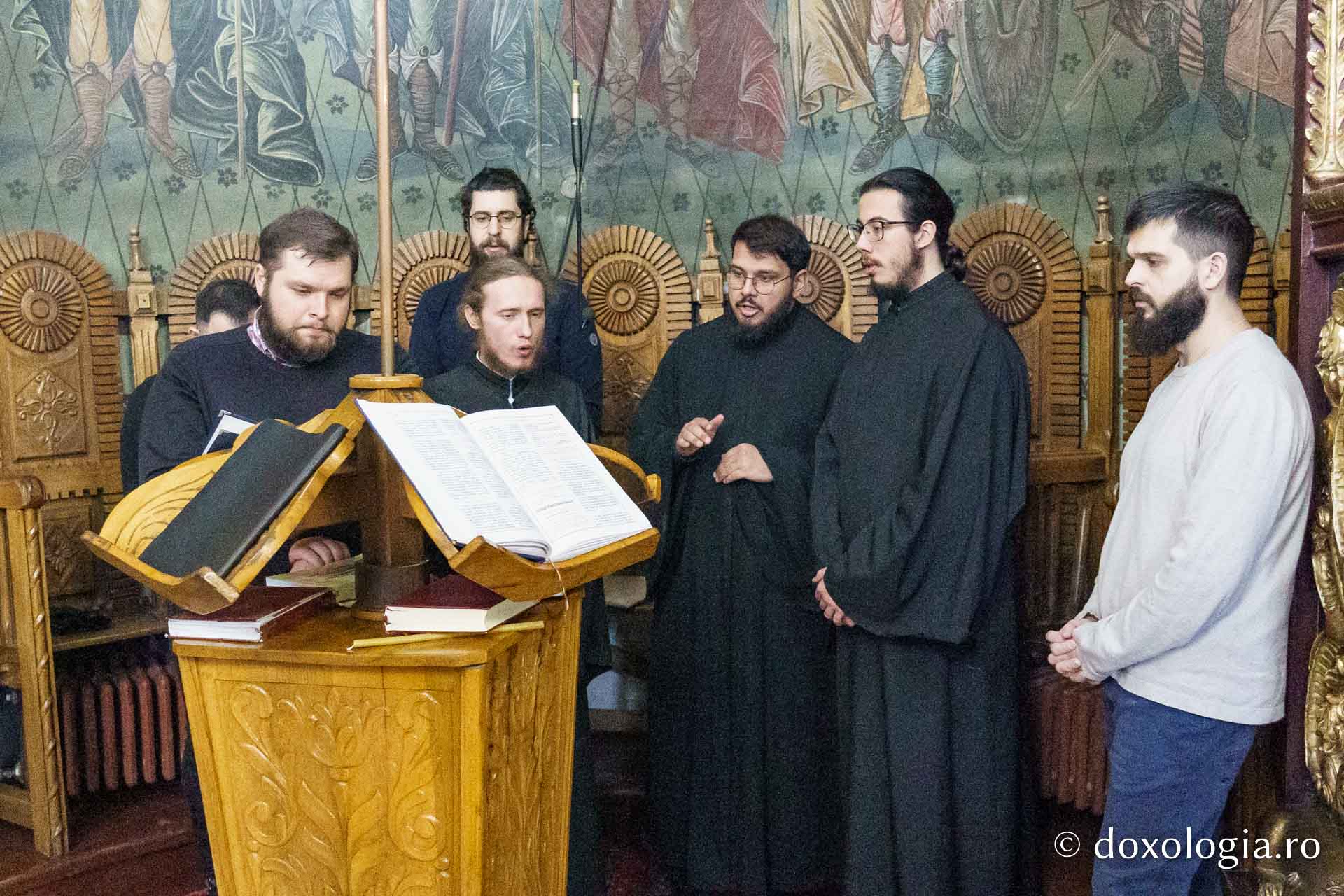 Preasfințitul Părinte Nichifor Botoșăneanul a slujit la Mănăstirea Bărboi, în Duminica Lăsatului sec de brânză