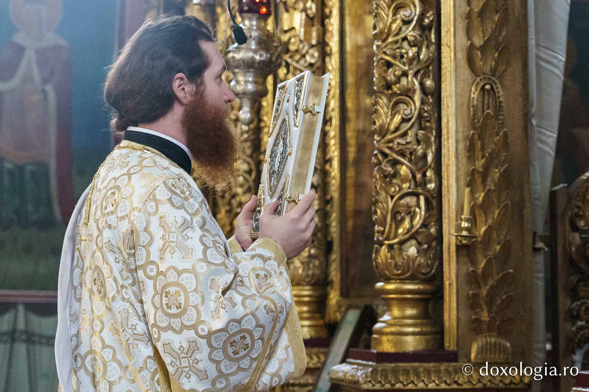 Preasfințitul Părinte Nichifor Botoșăneanul a slujit la Mănăstirea Bărboi, în Duminica Lăsatului sec de brânză