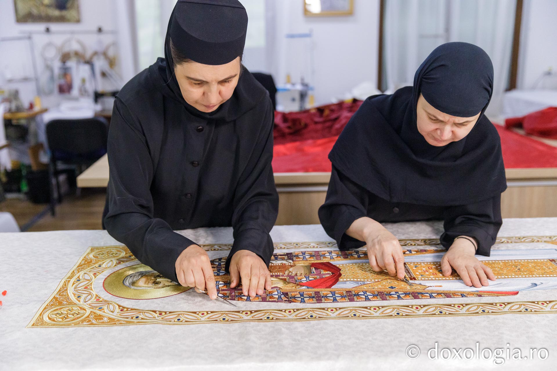 Veșmânt brodat pentru Sfântul Preot Mărturisitor Dumitru Stăniloae