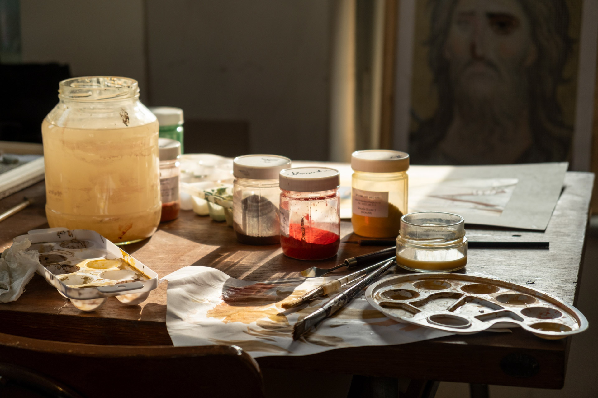 A dărui pentru ca alții să poată crea – Misiunea lui Emanuel Chiriac și vocația studenților de la Artă Sacră