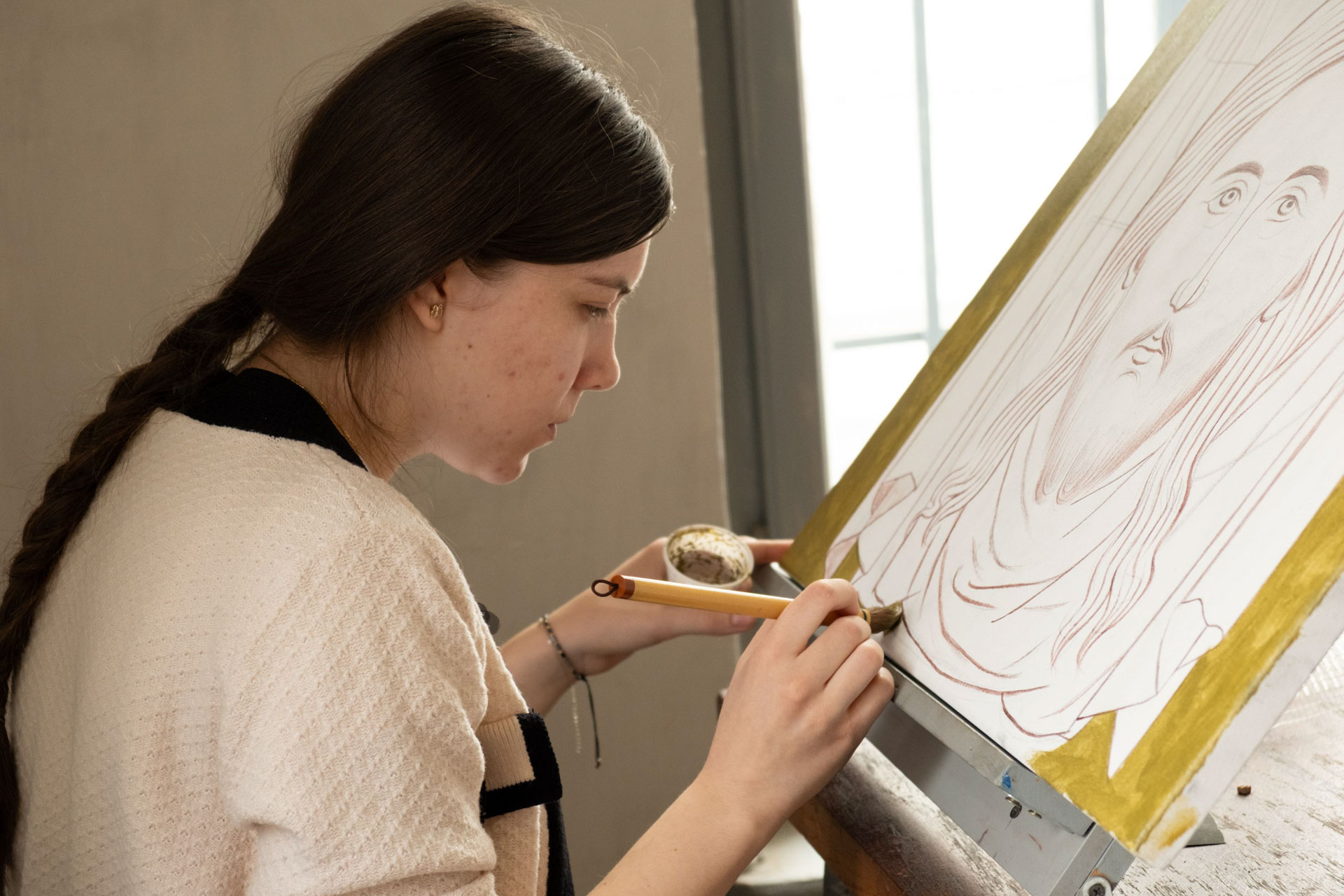 A dărui pentru ca alții să poată crea – Misiunea lui Emanuel Chiriac și vocația studenților de la Artă Sacră