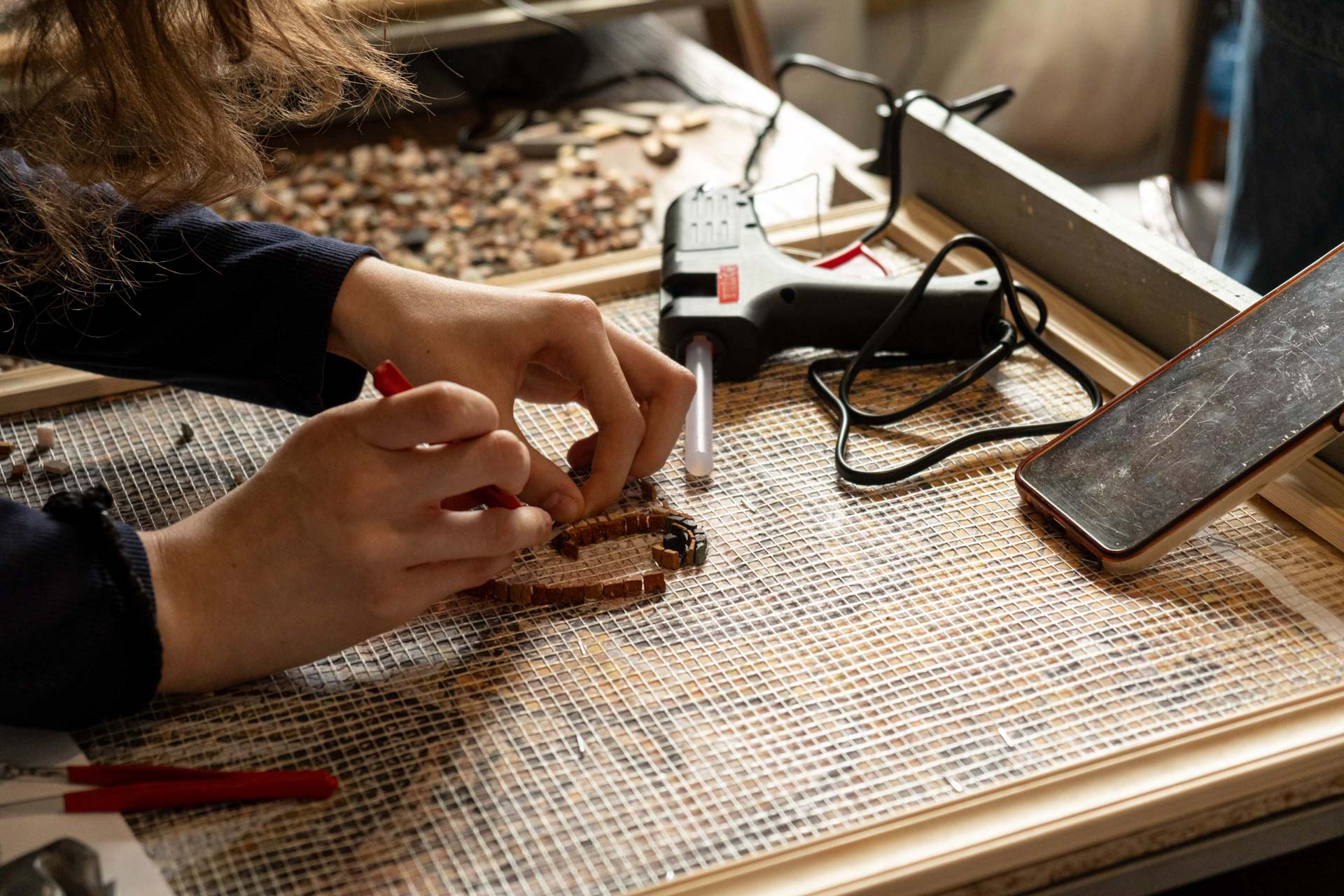 A dărui pentru ca alții să poată crea – Misiunea lui Emanuel Chiriac și vocația studenților de la Artă Sacră