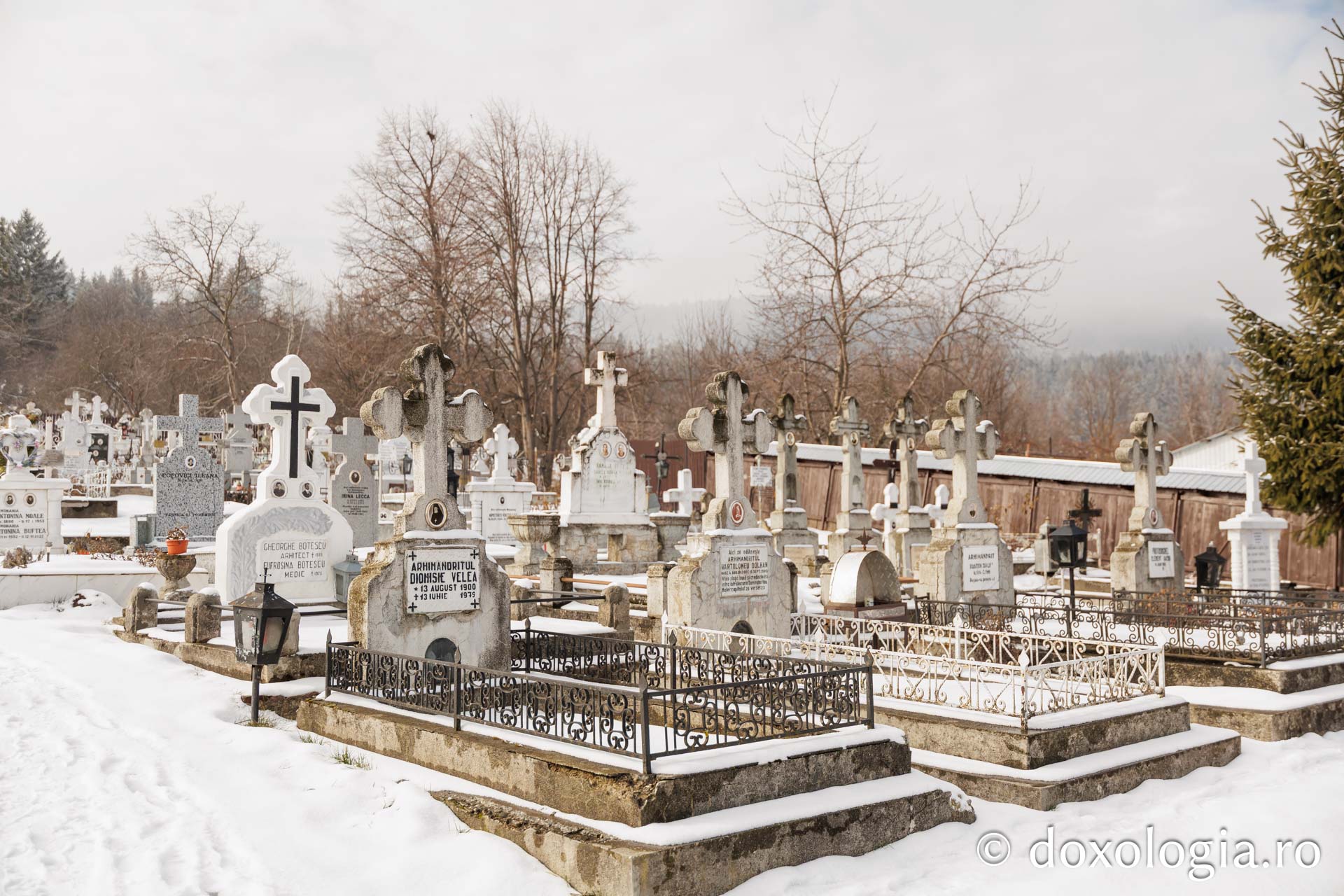 Cimitirul Mănăstirii Văratec