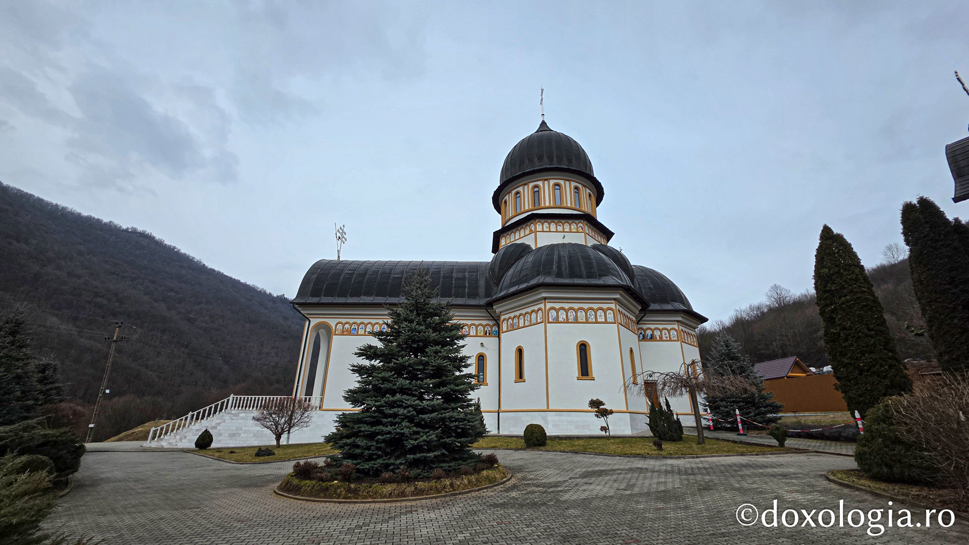 Mănăstirea „Sfinții Arhangheli Mihail, Gavriil și Rafail” Rimetea – Alba