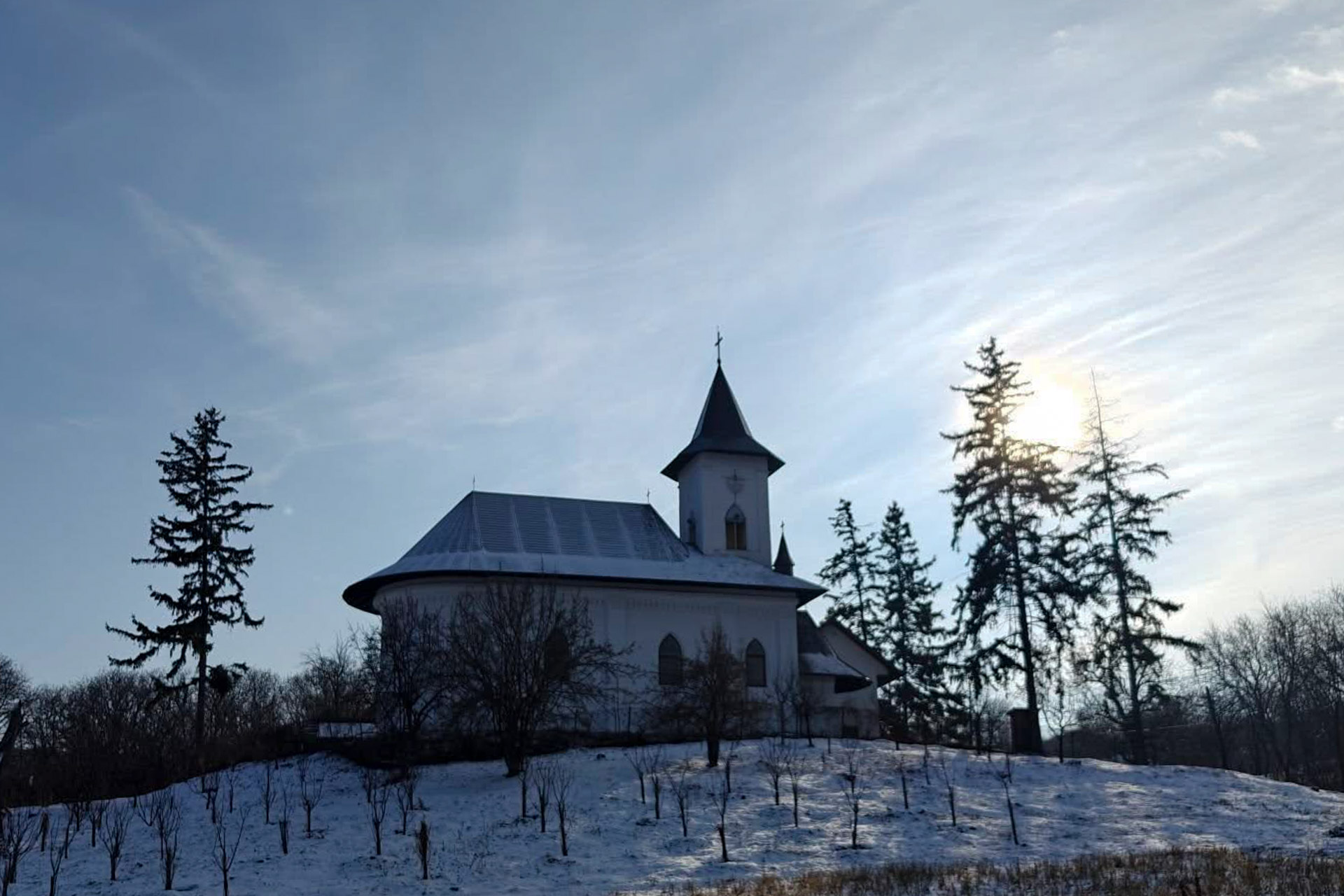 Din pragul prăbușirii, în bucuria resfințirii – Biserica din Ghelăiești a fost salvată