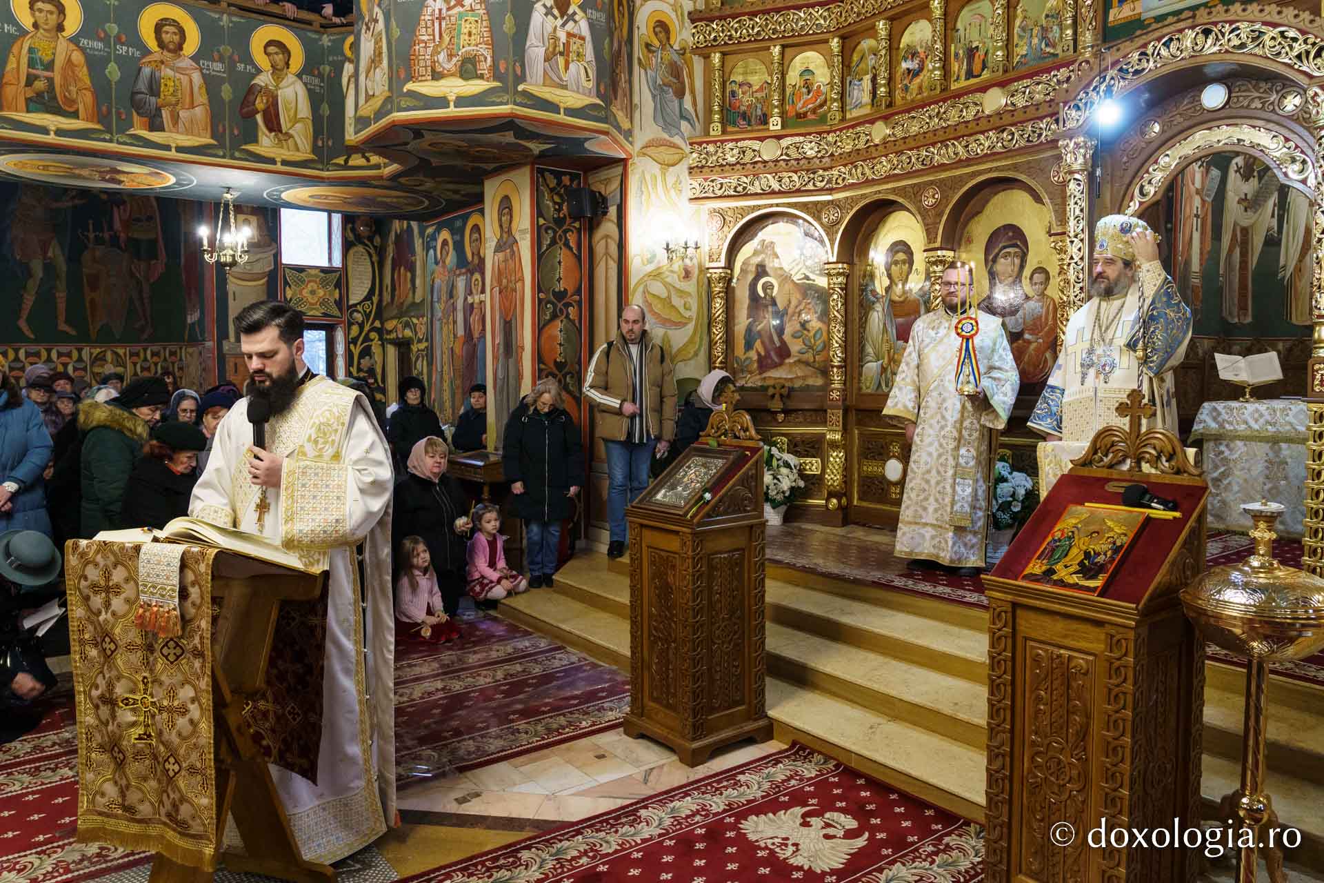 Moment istoric la Biserica Galata din Iași: Astăzi au fost prezentați doi noi preoți slujitori