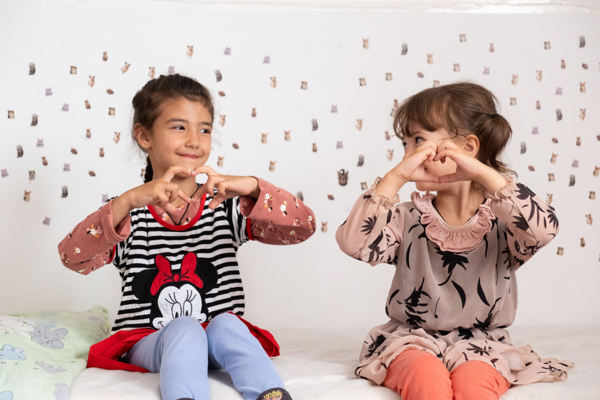 Un început de an cu bucurie pentru o familie cu zece copii din județul Neamț