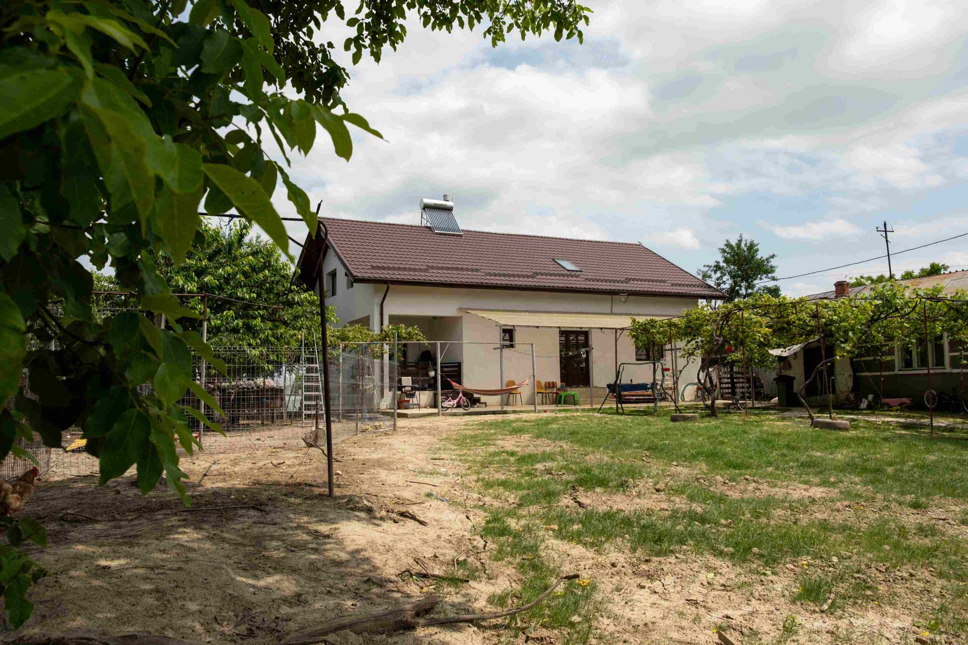 Un început de an cu bucurie pentru o familie cu zece copii din județul Neamț