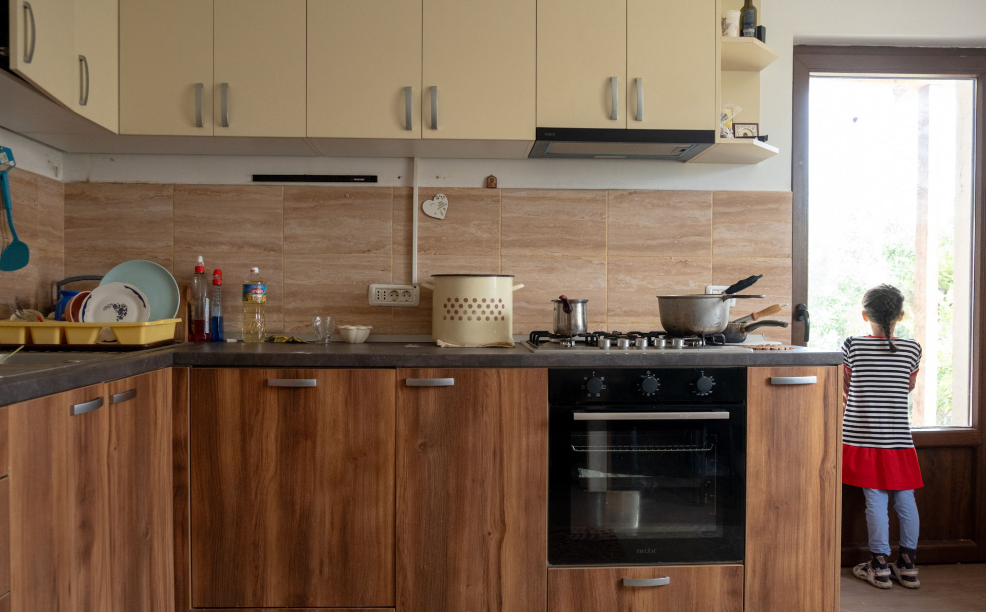 Un început de an cu bucurie pentru o familie cu zece copii din județul Neamț