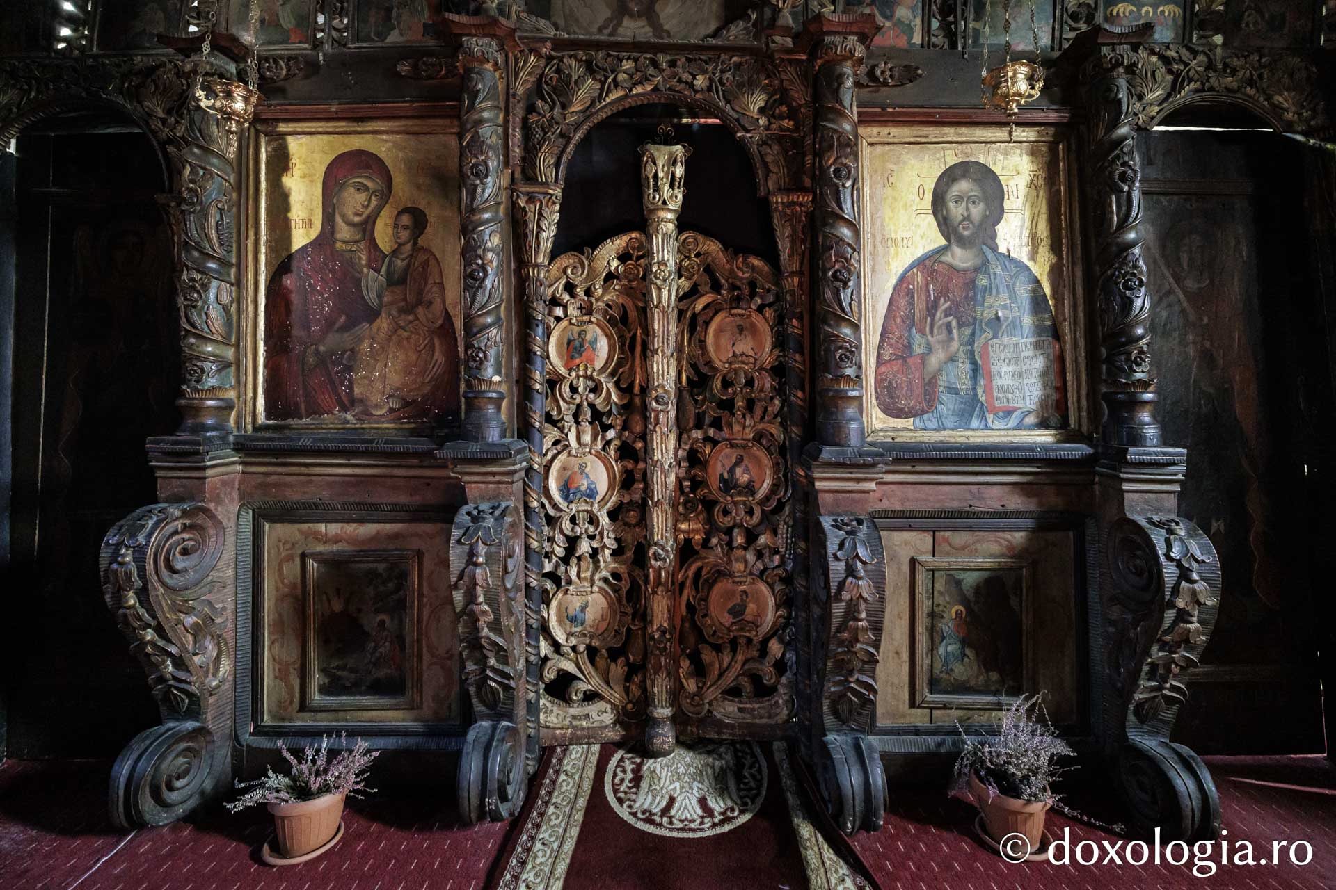 Catepeteasma din secolul al XVII-lea din biserica din Jigoreni
