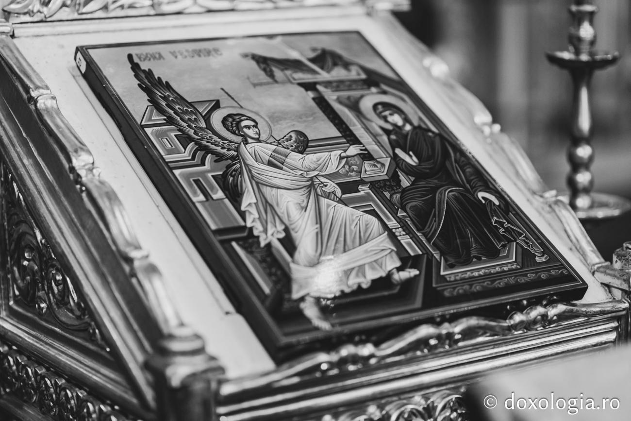 Un Acatist cât o Istorie