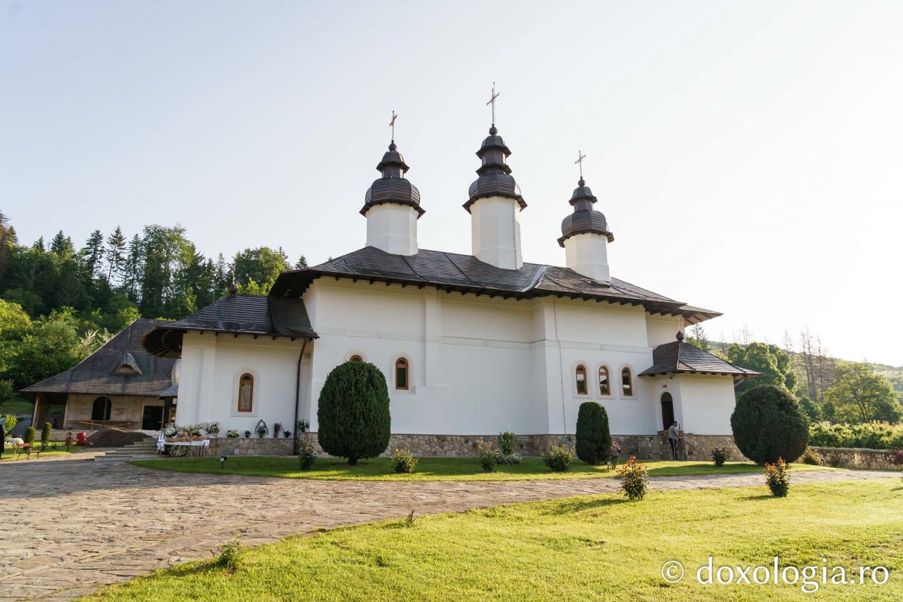 Mănăstirea Almaș construiește un altar de vară închinat Sfintei Ana