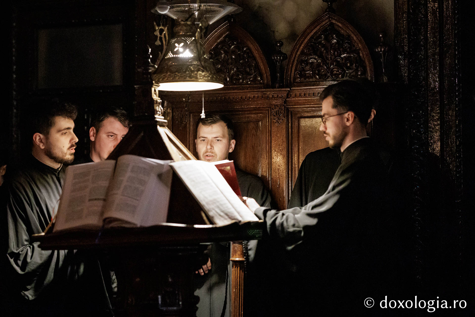 Prima denie din acest an, la Catedrala Mitropolitană: „Starea de pocăință înseamnă privirea fiecăruia în biografia proprie, sesizând prezența întunericului, a mormântului, a păcatului, a fărădelegii”