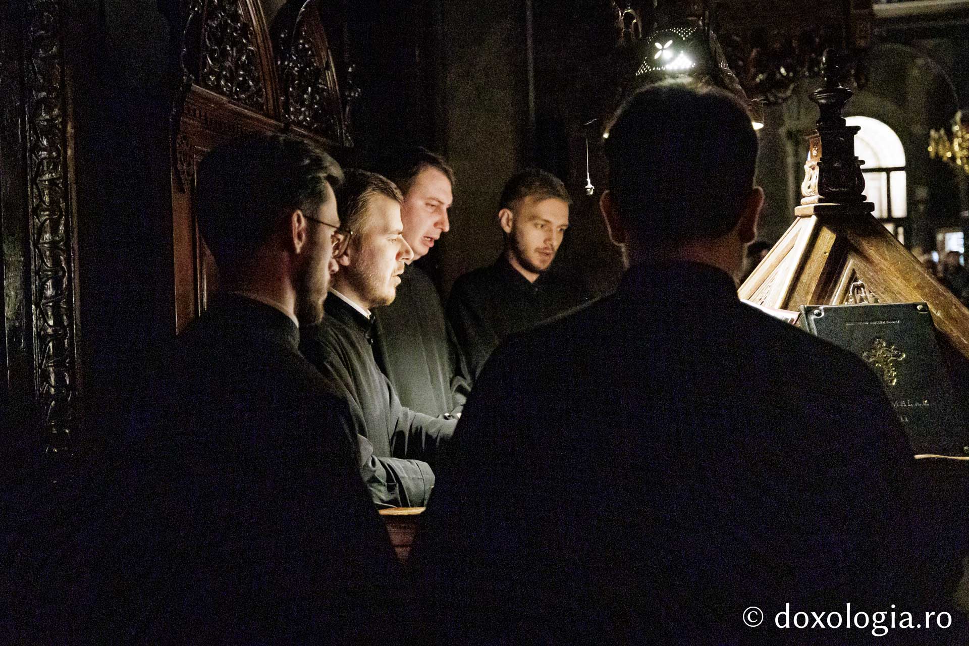 Prima denie din acest an, la Catedrala Mitropolitană: „Starea de pocăință înseamnă privirea fiecăruia în biografia proprie, sesizând prezența întunericului, a mormântului, a păcatului, a fărădelegii”