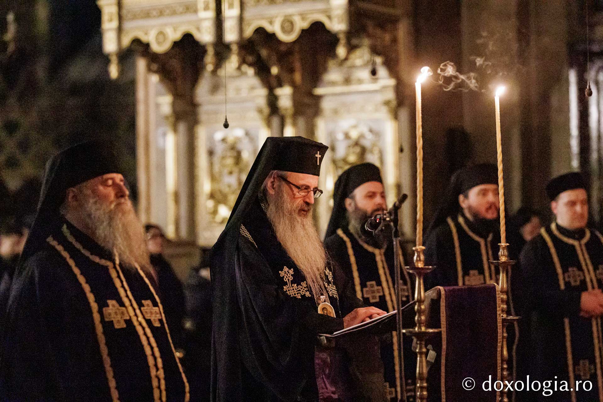 Prima denie din acest an, la Catedrala Mitropolitană: „Starea de pocăință înseamnă privirea fiecăruia în biografia proprie, sesizând prezența întunericului, a mormântului, a păcatului, a fărădelegii”