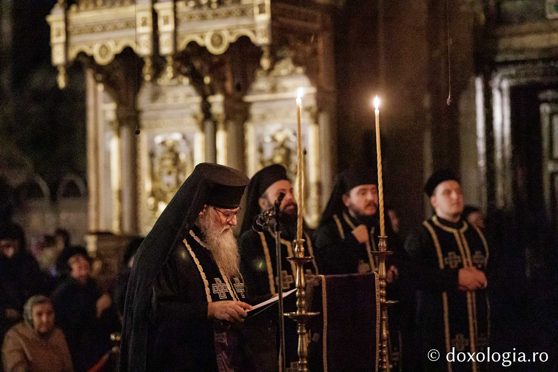 Prima denie din acest an, la Catedrala Mitropolitană: „Starea de pocăință înseamnă privirea fiecăruia în biografia proprie, sesizând prezența întunericului, a mormântului, a păcatului, a fărădelegii”