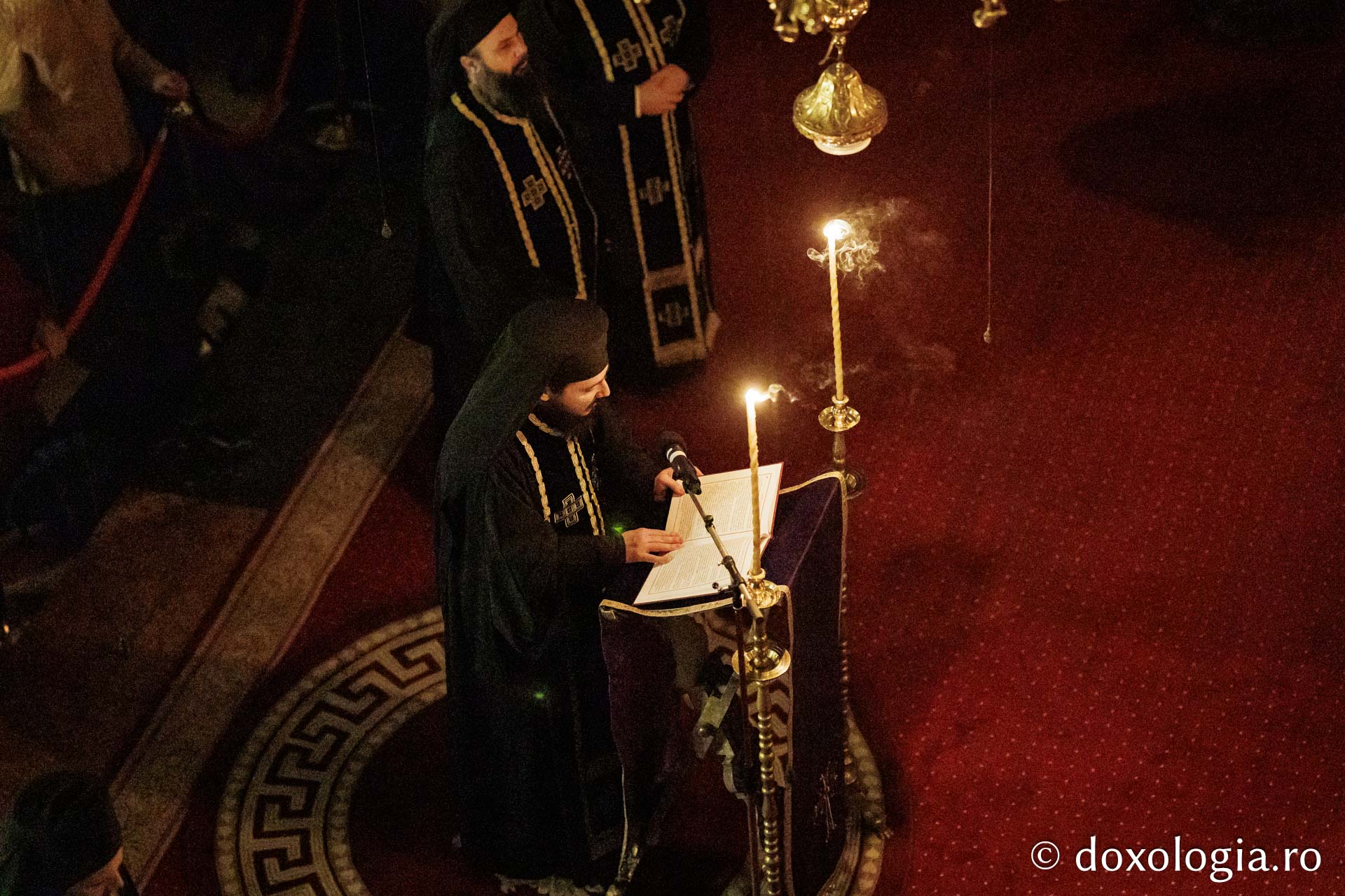 Prima denie din acest an, la Catedrala Mitropolitană: „Starea de pocăință înseamnă privirea fiecăruia în biografia proprie, sesizând prezența întunericului, a mormântului, a păcatului, a fărădelegii”