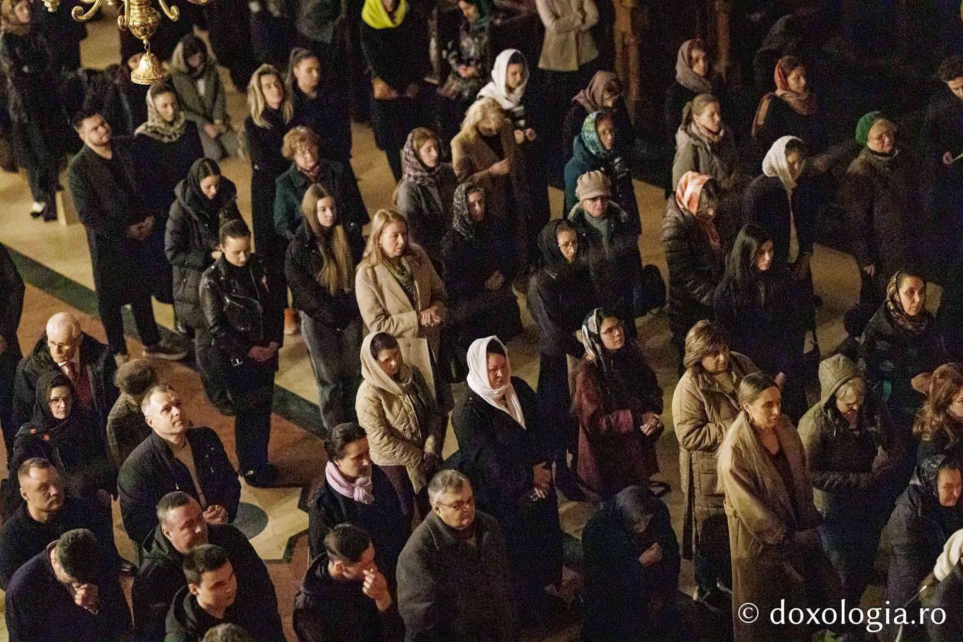 Prima denie din acest an, la Catedrala Mitropolitană: „Starea de pocăință înseamnă privirea fiecăruia în biografia proprie, sesizând prezența întunericului, a mormântului, a păcatului, a fărădelegii”