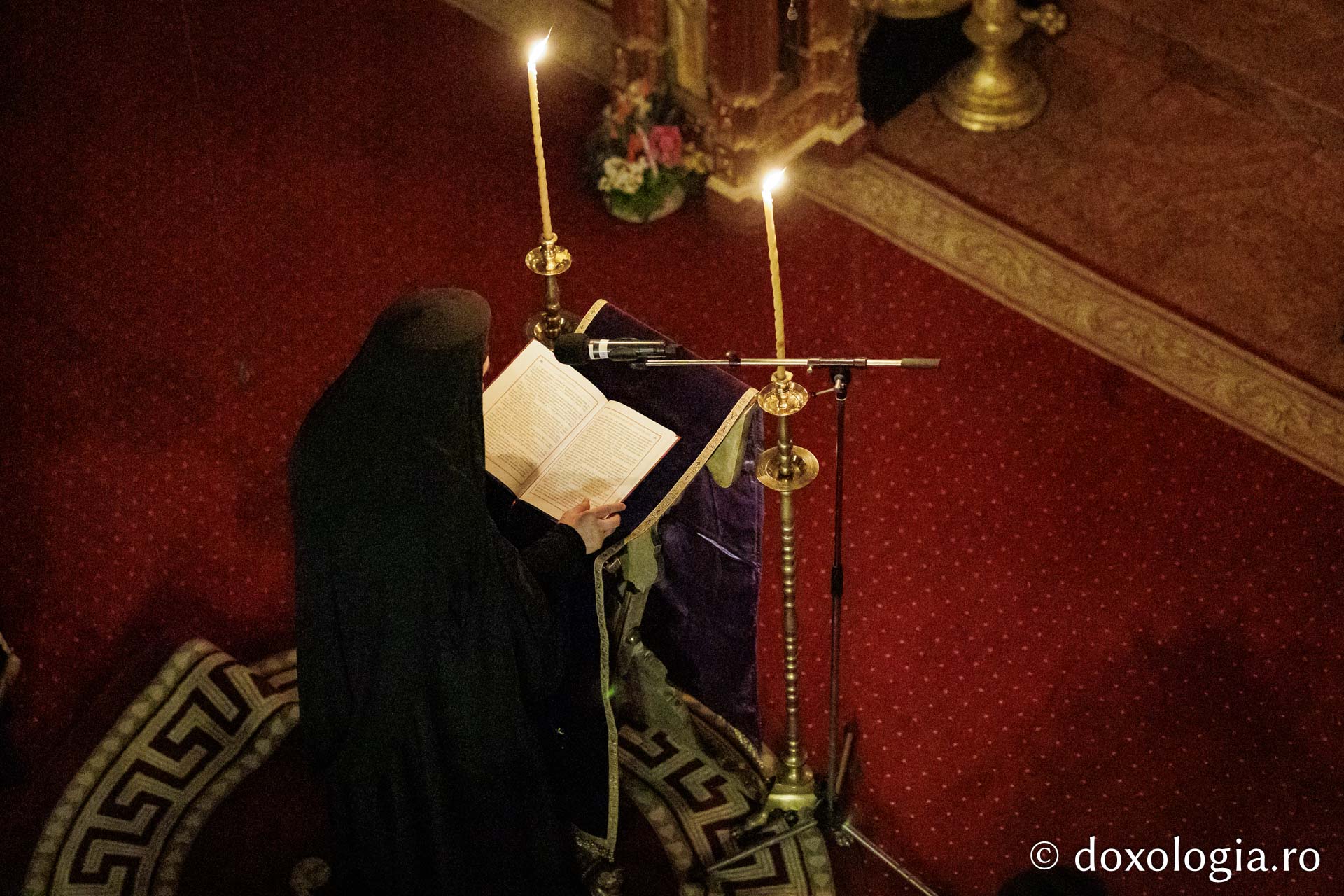 Prima denie din acest an, la Catedrala Mitropolitană: „Starea de pocăință înseamnă privirea fiecăruia în biografia proprie, sesizând prezența întunericului, a mormântului, a păcatului, a fărădelegii”