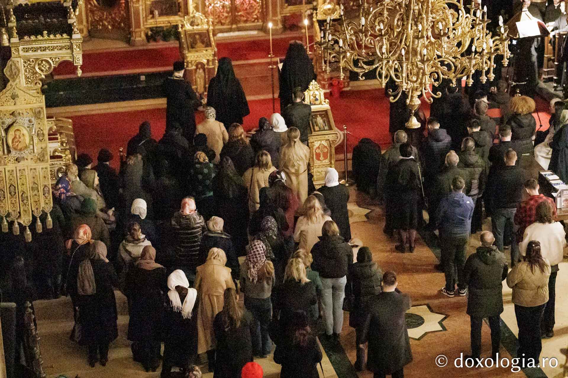 Prima denie din acest an, la Catedrala Mitropolitană: „Starea de pocăință înseamnă privirea fiecăruia în biografia proprie, sesizând prezența întunericului, a mormântului, a păcatului, a fărădelegii”