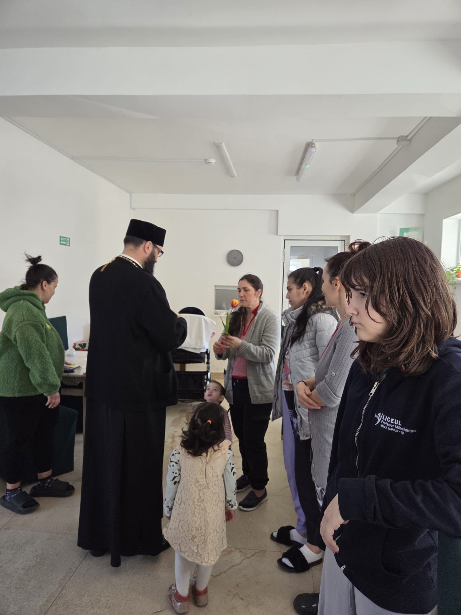 Acțiune social-filantropică în cadrul proiectului „Mamă, te iubesc!”, la Centrul „Casa Vieții – Sfânta Elena” din Valea Lupului