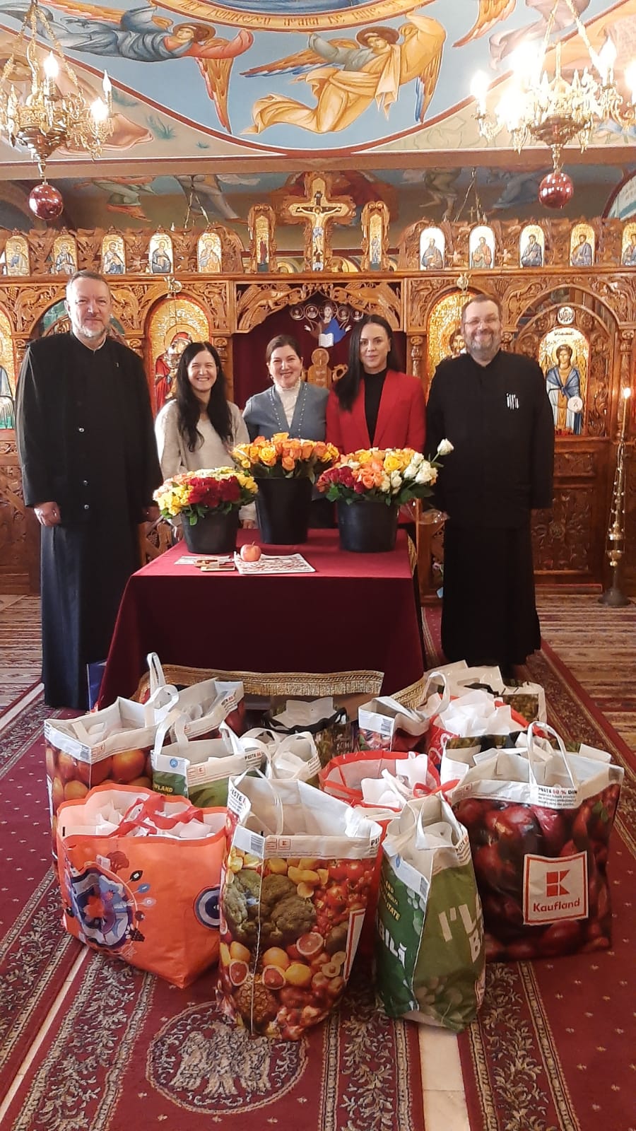 Un zâmbet și un mărțișor, în prag de primăvară, la IRO Iași