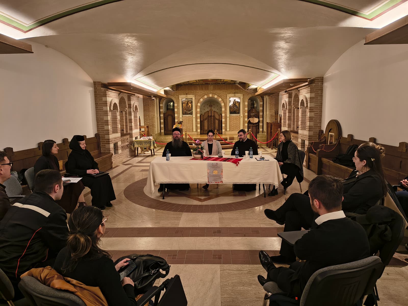 Masă rotundă despre provocările întemeierii unei familii, la Facultatea de Teologie din Iași