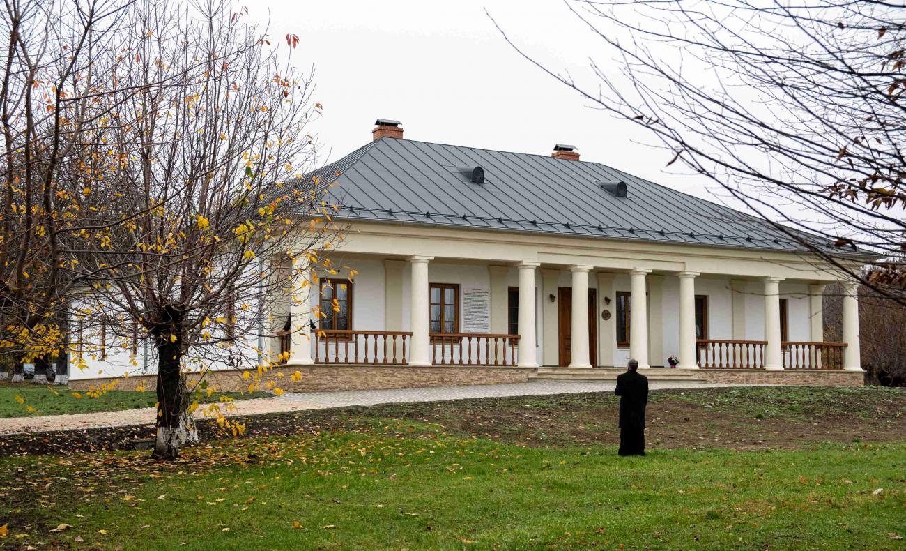 Pe urmele poetului Ion Pillat, la conacul familiei Pillat din Miorcani