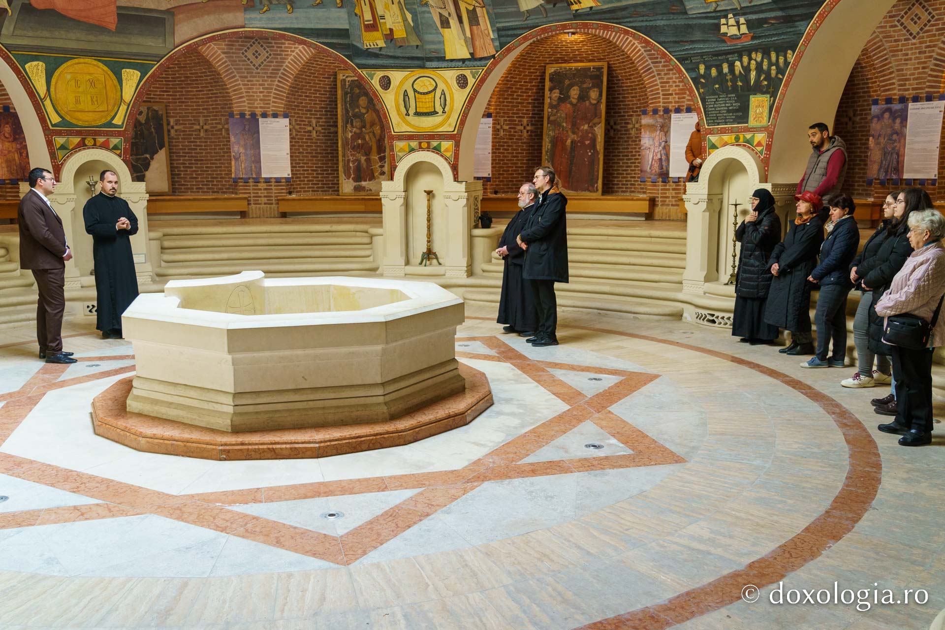 Vernisaj la Iași: expoziția „Doamnele Moldovei”, o incursiune în istoria și spiritualitatea feminină a spațiului moldav