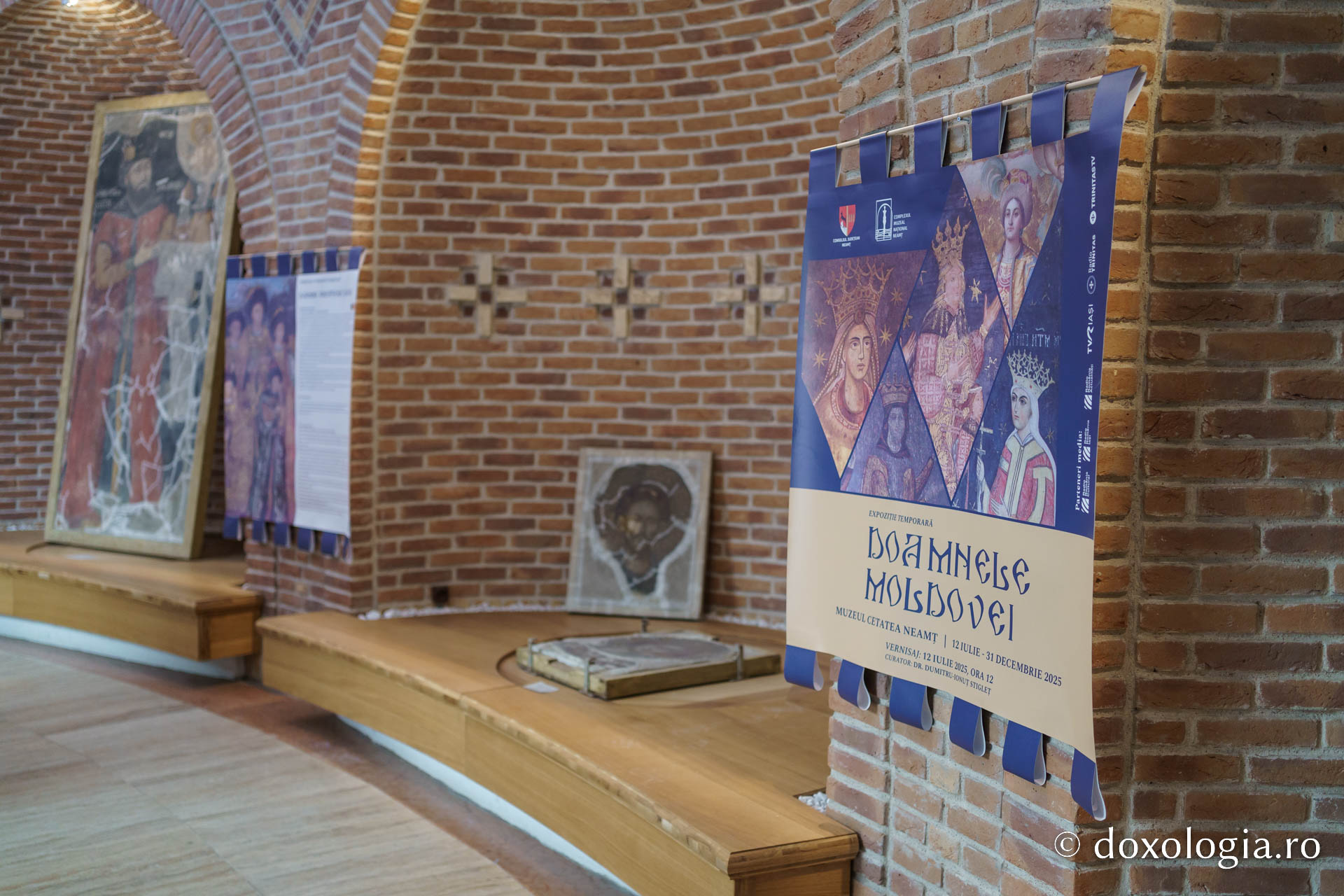 Vernisaj la Iași: expoziția „Doamnele Moldovei”, o incursiune în istoria și spiritualitatea feminină a spațiului moldav