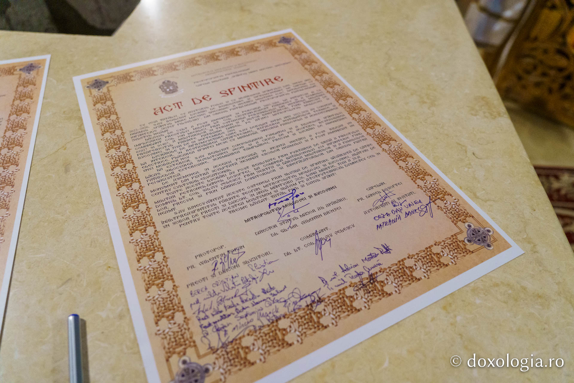 Militarii, în rugăciune în Duminica Sfintei Maria Egipteanca, Capela militară din Piatra Neamț, resfințită de IPS Teofan