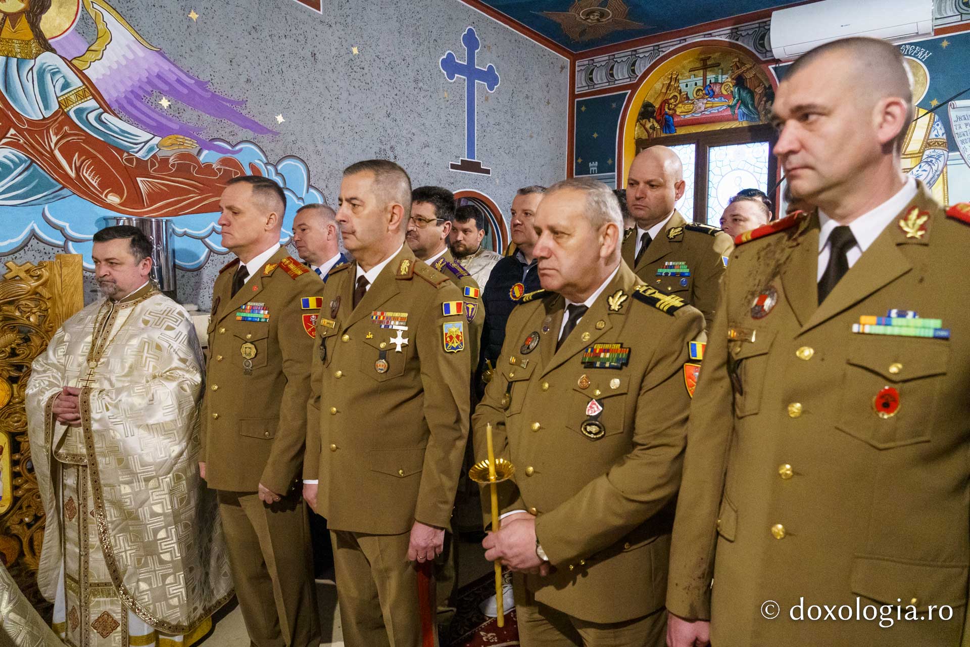 Militarii, în rugăciune în Duminica Sfintei Maria Egipteanca, Capela militară din Piatra Neamț, resfințită de IPS Teofan
