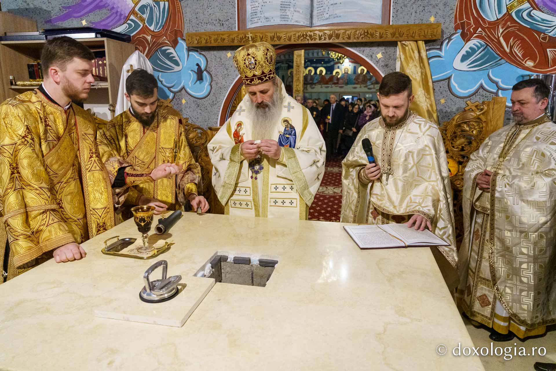 Militarii, în rugăciune în Duminica Sfintei Maria Egipteanca, Capela militară din Piatra Neamț, resfințită de IPS Teofan