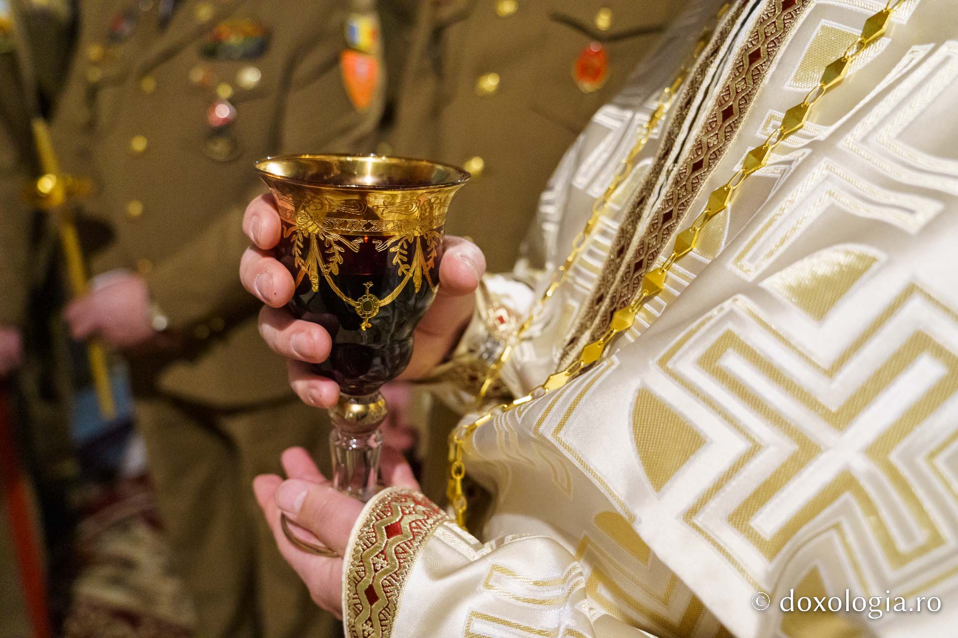 Militarii, în rugăciune în Duminica Sfintei Maria Egipteanca, Capela militară din Piatra Neamț, resfințită de IPS Teofan