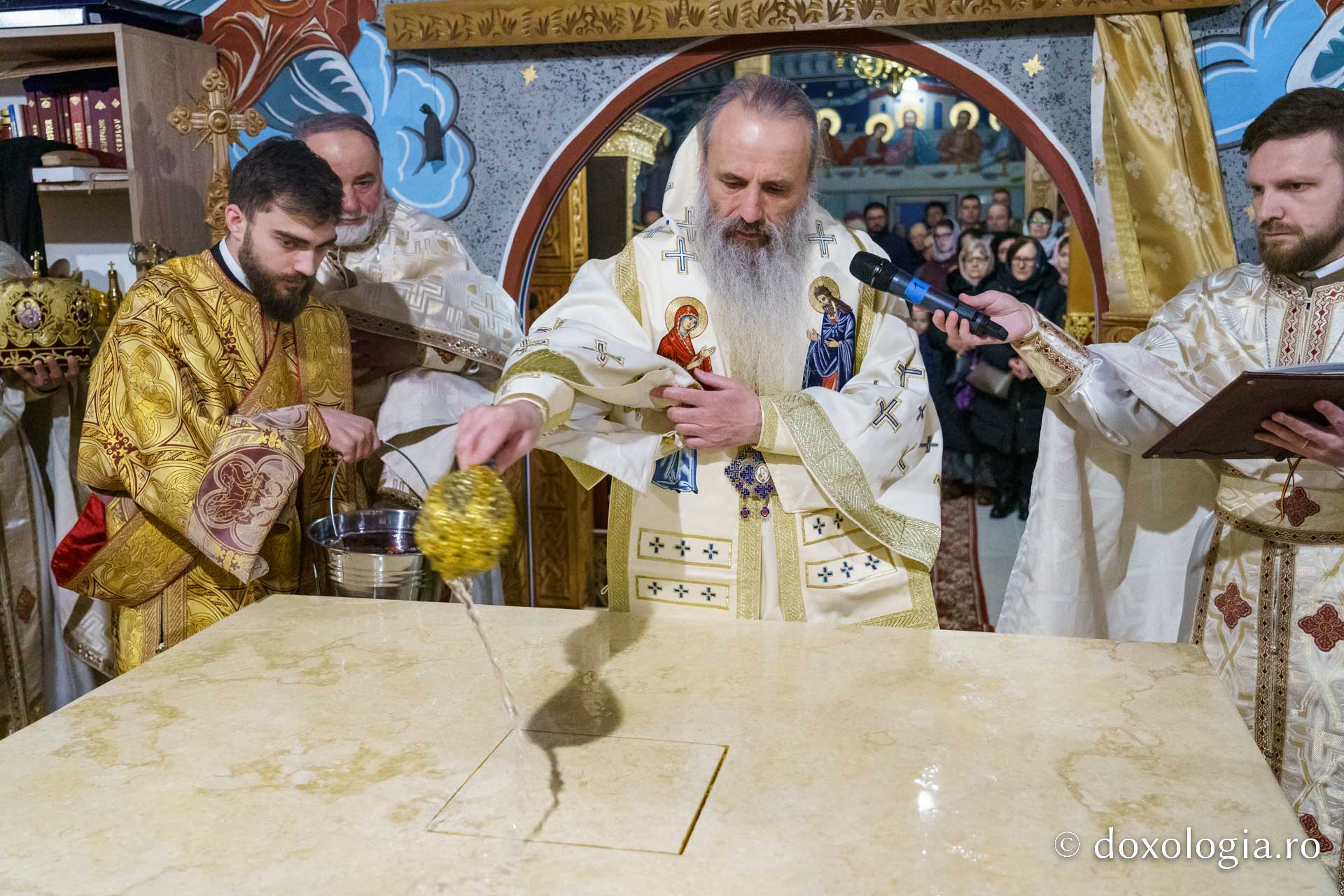 Militarii, în rugăciune în Duminica Sfintei Maria Egipteanca, Capela militară din Piatra Neamț, resfințită de IPS Teofan