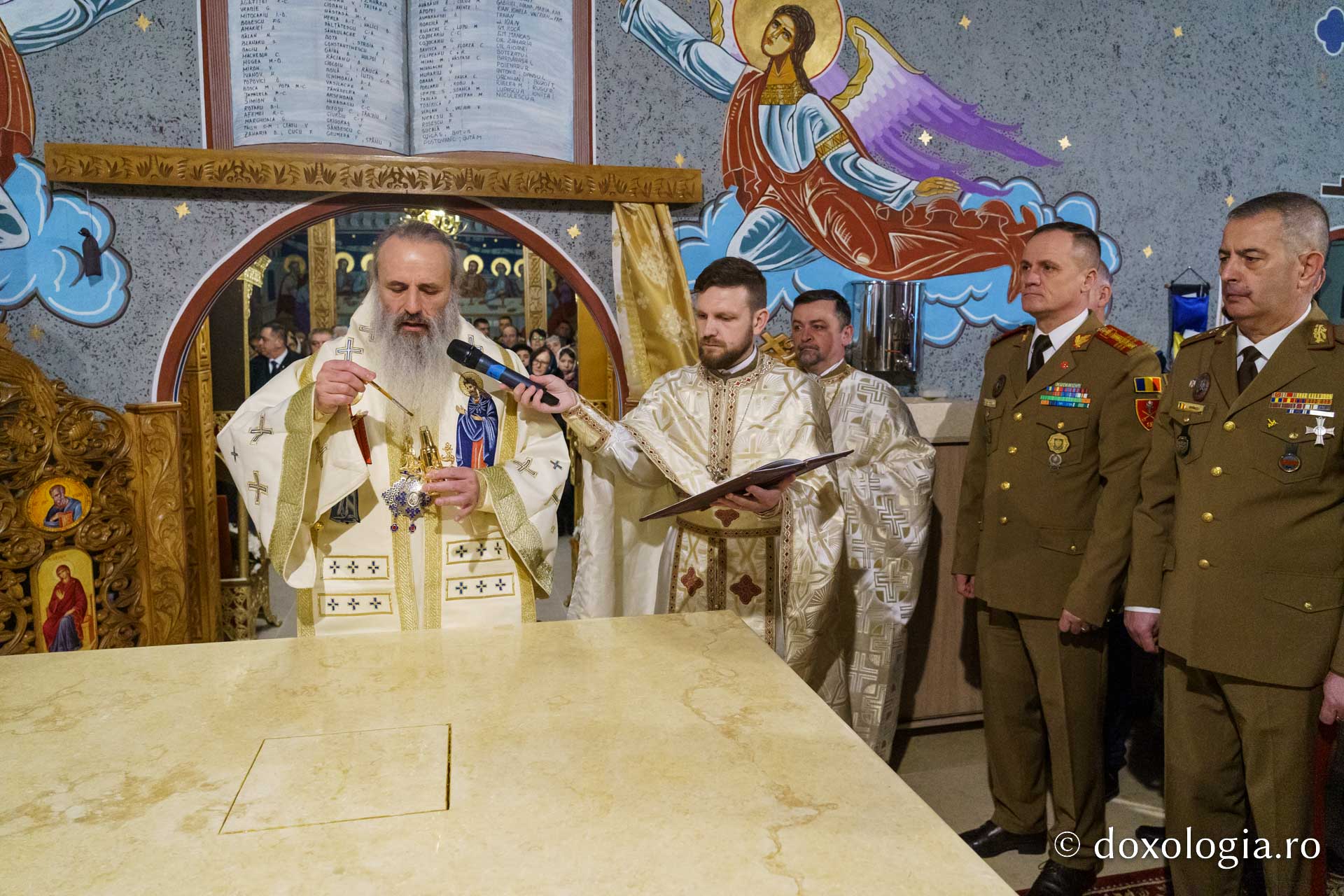 (Video) Capela militară din Piatra Neamț, resfințită de IPS Teofan