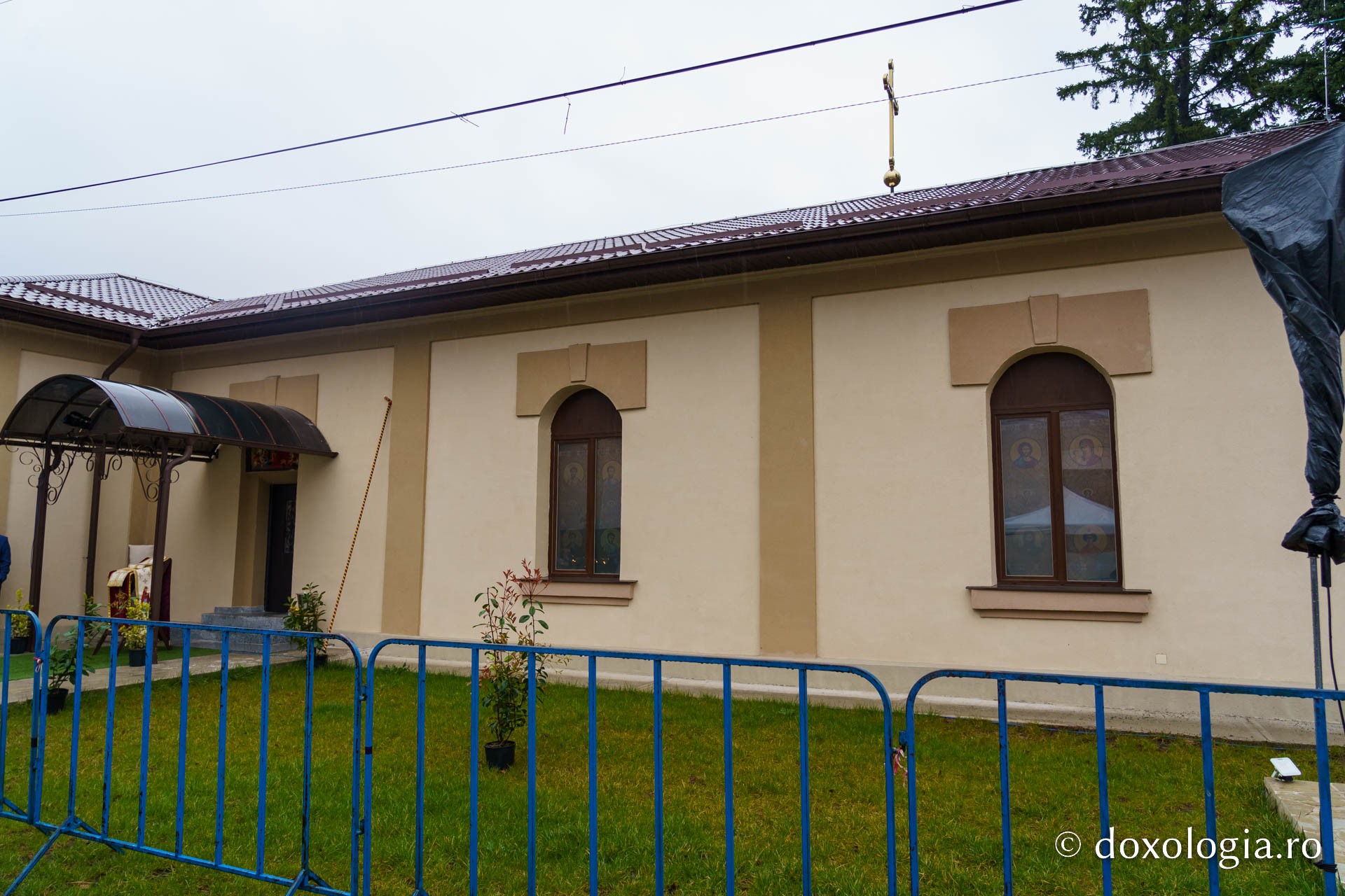 Militarii, în rugăciune în Duminica Sfintei Maria Egipteanca, Capela militară din Piatra Neamț, resfințită de IPS Teofan