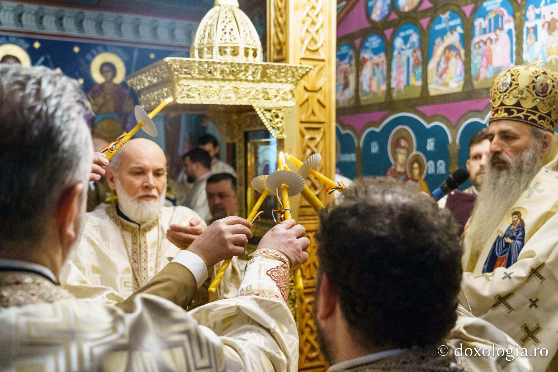 Militarii, în rugăciune în Duminica Sfintei Maria Egipteanca, Capela militară din Piatra Neamț, resfințită de IPS Teofan