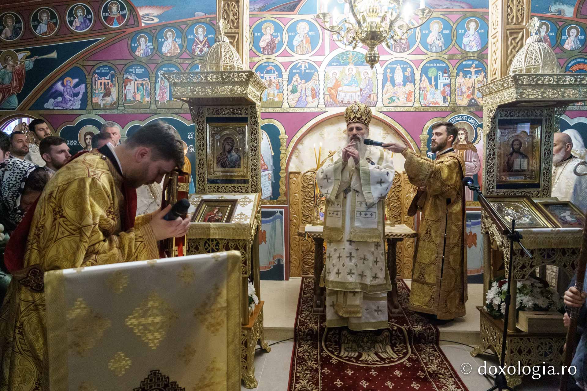 Militarii, în rugăciune în Duminica Sfintei Maria Egipteanca, Capela militară din Piatra Neamț, resfințită de IPS Teofan