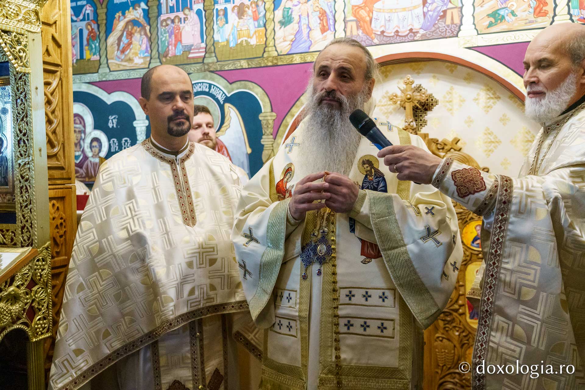 Militarii, în rugăciune în Duminica Sfintei Maria Egipteanca, Capela militară din Piatra Neamț, resfințită de IPS Teofan