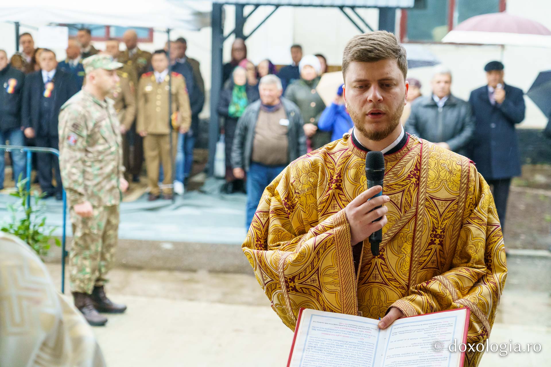 Militarii, în rugăciune în Duminica Sfintei Maria Egipteanca, Capela militară din Piatra Neamț, resfințită de IPS Teofan