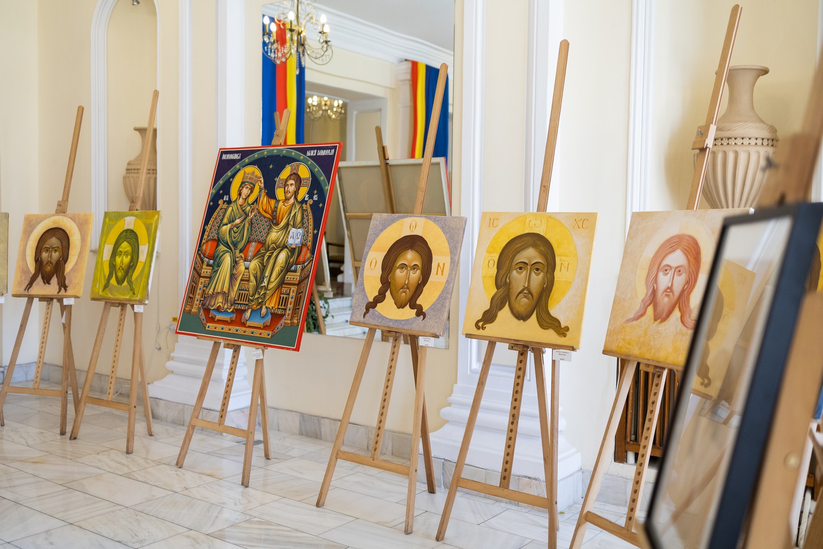 expoziția „Anatomia Luminii” Primăria Iași