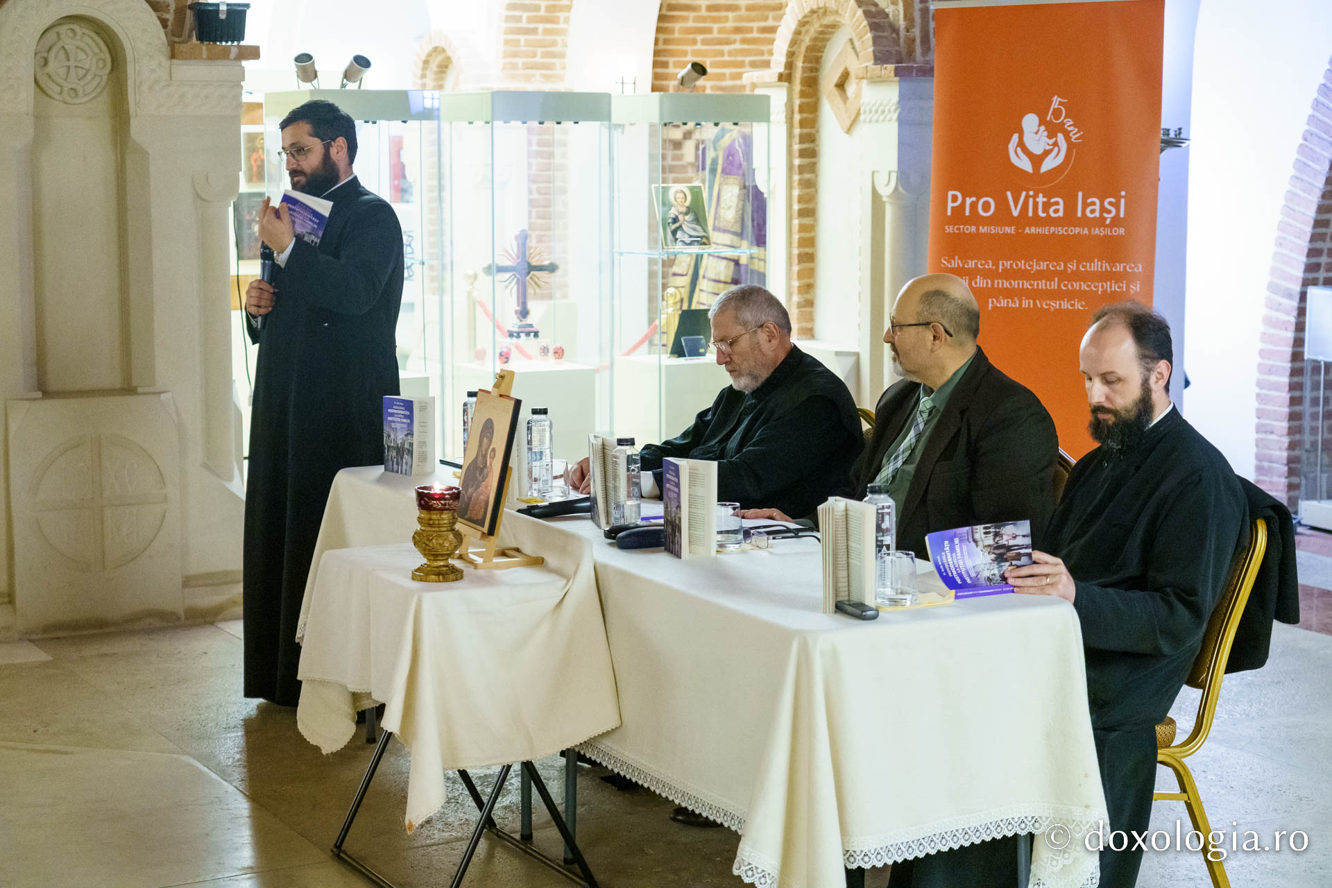 Lansare de carte la Muzeul Mitropolitan, în încheierea Lunii pentru Viață