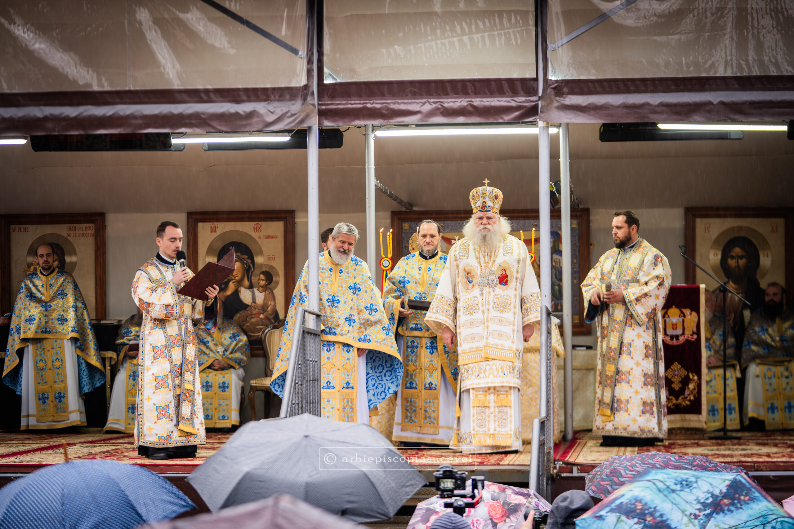 Părintele Vasile Ioana a primit cea mai mare distincție a Arhiepiscopiei Sucevei și Rădăuților