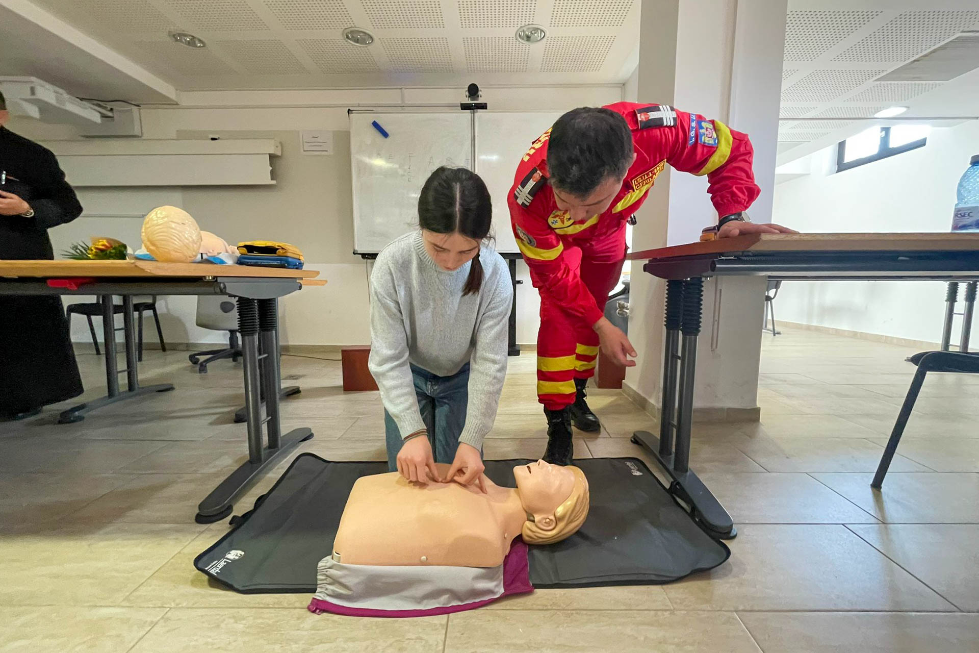 Curs practic de prim ajutor pentru studenții Facultății de Teologie Ortodoxă din Iași