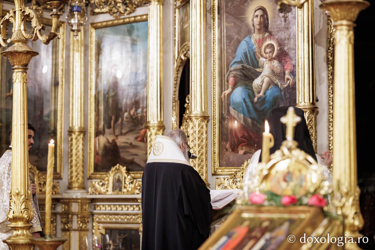 (Video) IPS Teofan: „Preasfânta Născătoare de Dumnezeu este ocrotitoarea creștinilor în orice chip de primejdie”