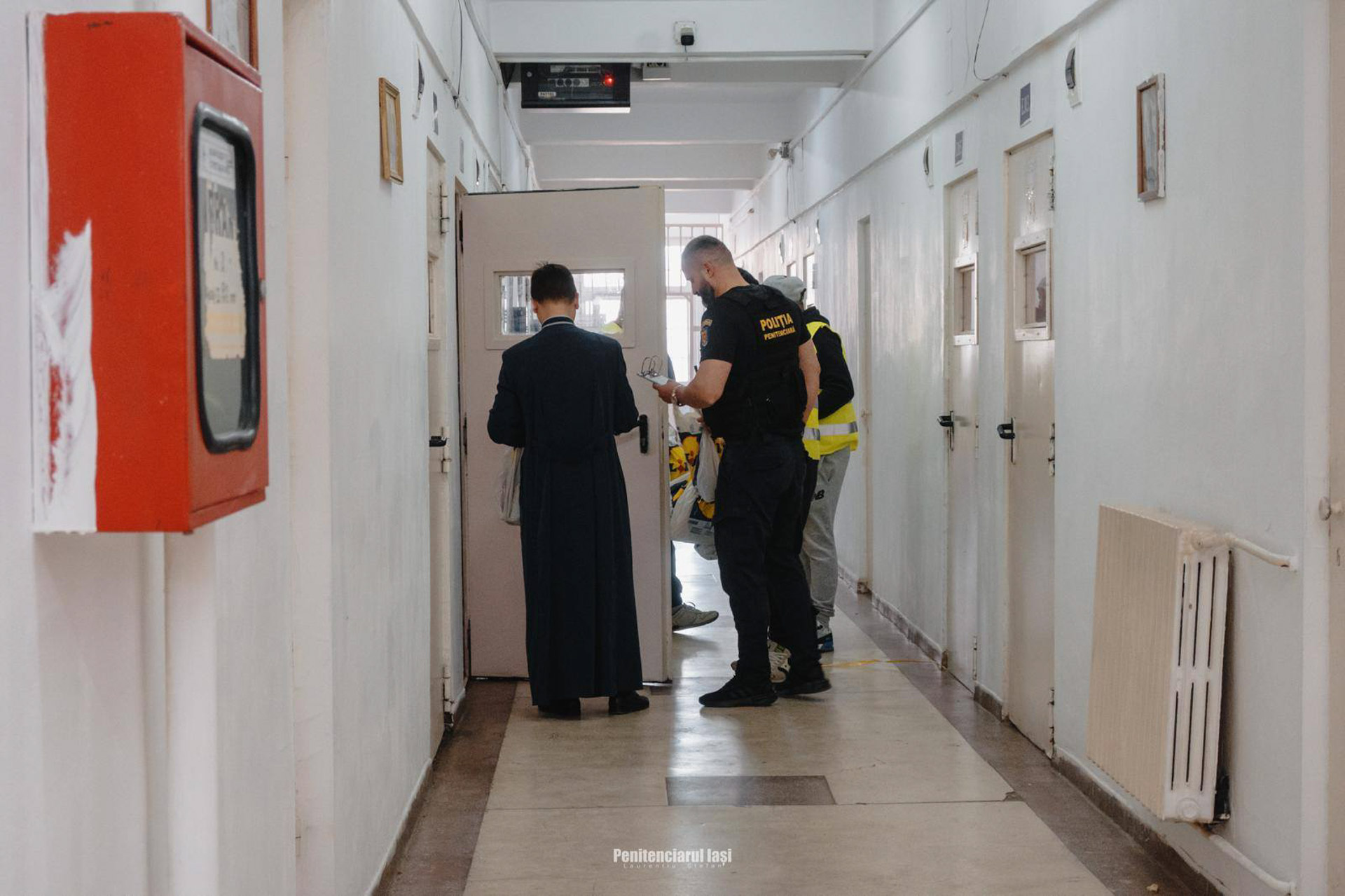 Milostenie de Paște pentru cei din spatele gratiilor – Fiideajutor.ro strânge fonduri pentru deținuții din Iași